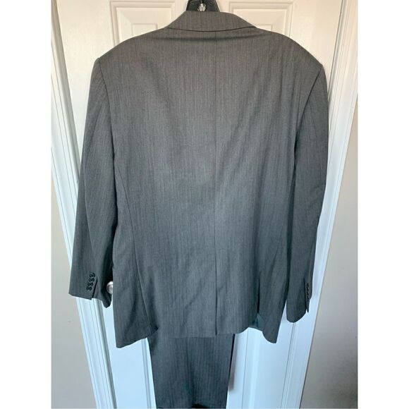 Jos a bank gray suit jacket size 42R and pants 36R - Picture 2 of 8